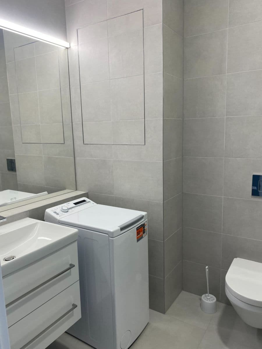 Prenájom bytu 1-izbový 34 m², Rožňavská, Nové Mesto, Bratislavský kraj Prenájom bytu 1-izbový 34 m², Rožňavská, Nové Mesto, Bratislavský kraj