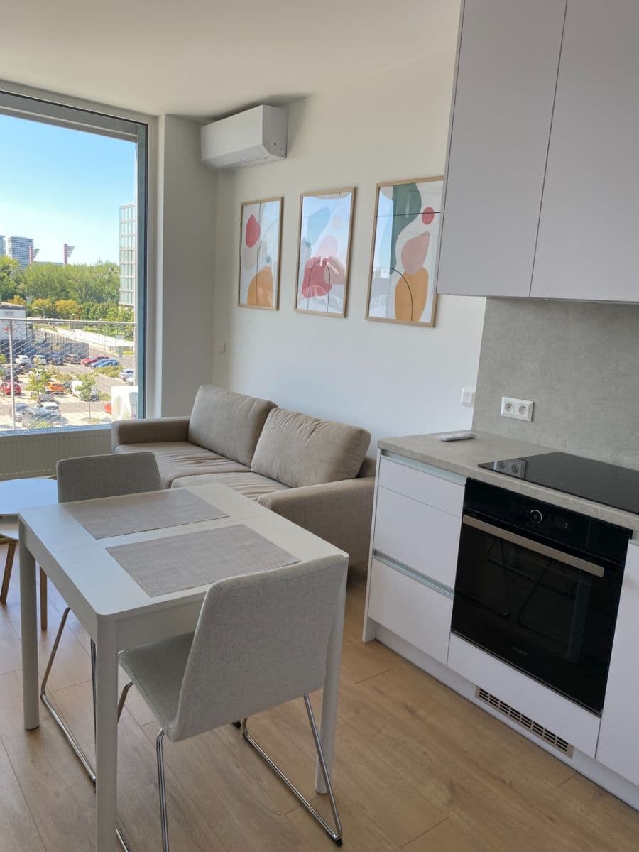 Prenájom bytu 1-izbový 34 m², Rožňavská, Nové Mesto, Bratislavský kraj Prenájom bytu 1-izbový 34 m², Rožňavská, Nové Mesto, Bratislavský kraj