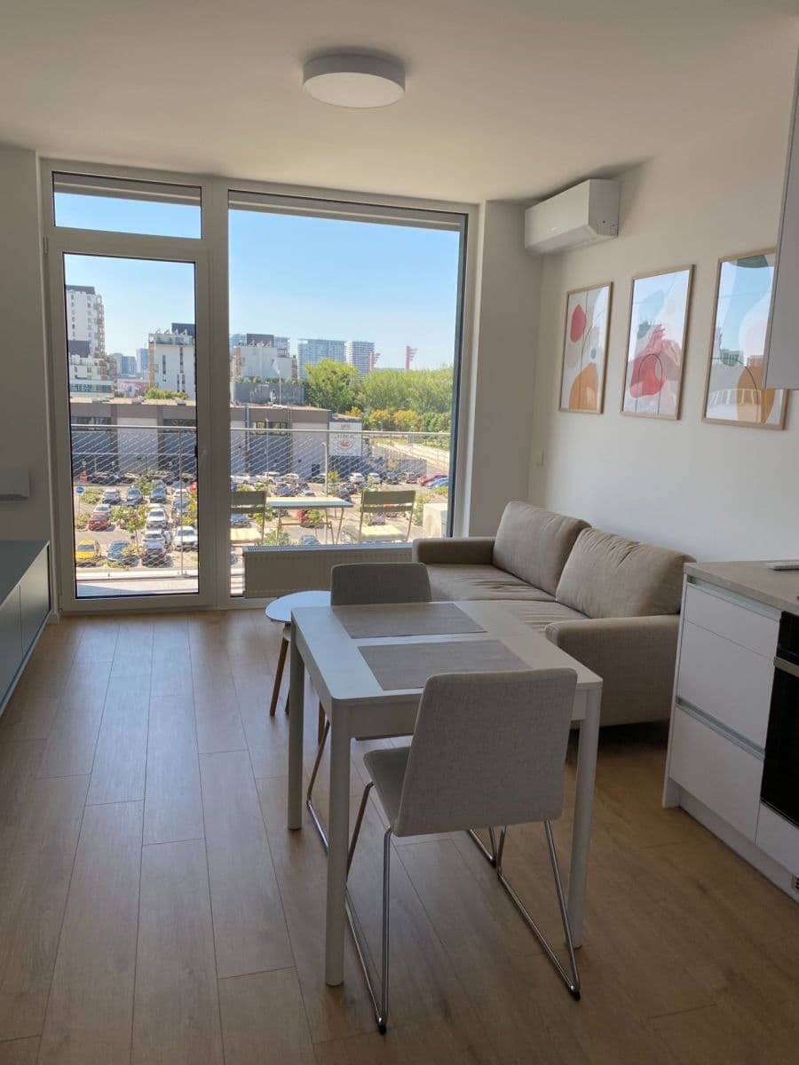 Prenájom bytu 1-izbový 34 m², Rožňavská, Nové Mesto, Bratislavský kraj Prenájom bytu 1-izbový 34 m², Rožňavská, Nové Mesto, Bratislavský kraj