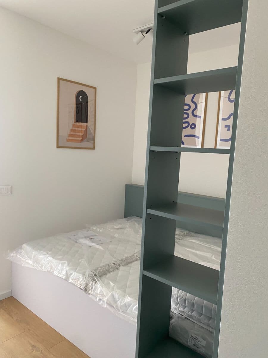 Prenájom bytu 1-izbový 34 m², Rožňavská, Nové Mesto, Bratislavský kraj Prenájom bytu 1-izbový 34 m², Rožňavská, Nové Mesto, Bratislavský kraj