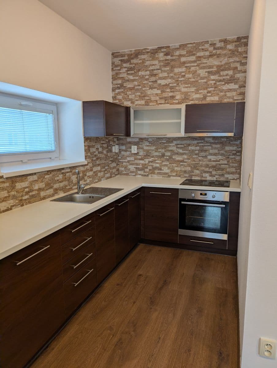 Prenájom bytu 2-izbový 54 m², Zahrádky, Uherské Hradiště, Zlínský kraj Prenájom bytu 2-izbový 54 m², Zahrádky, Uherské Hradiště, Zlínský kraj