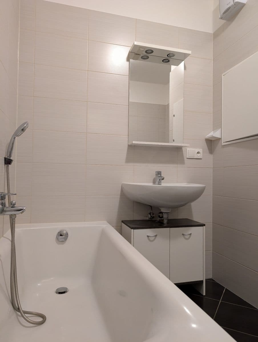 Prenájom bytu 2-izbový 54 m², Zahrádky, Uherské Hradiště, Zlínský kraj Prenájom bytu 2-izbový 54 m², Zahrádky, Uherské Hradiště, Zlínský kraj