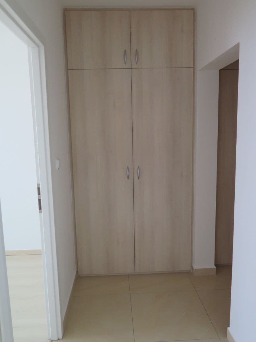 Prenájom bytu 2-izbový 41 m², U Valu, Praha, Praha Prenájom bytu 2-izbový 41 m², U Valu, Praha, Praha