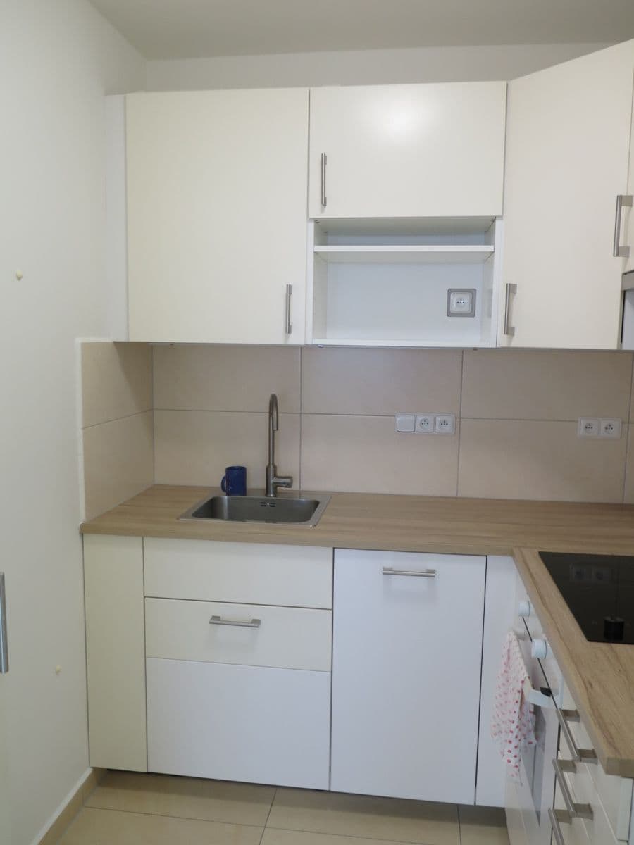 Prenájom bytu 2-izbový 41 m², U Valu, Praha, Praha Prenájom bytu 2-izbový 41 m², U Valu, Praha, Praha