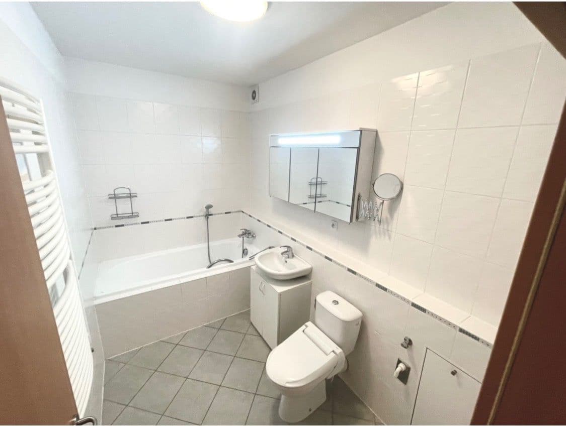 Prenájom bytu 2-izbový 58 m², Na Císařce, Praha, Praha Prenájom bytu 2-izbový 58 m², Na Císařce, Praha, Praha