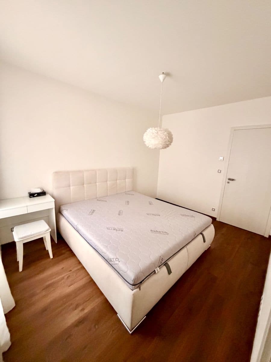 Prenájom bytu 2-izbový 62 m², Vojenova, Praha, Praha Prenájom bytu 2-izbový 62 m², Vojenova, Praha, Praha