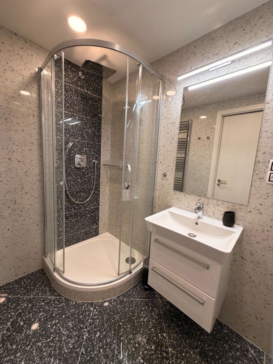 Prenájom bytu 2-izbový 62 m², Vojenova, Praha, Praha Prenájom bytu 2-izbový 62 m², Vojenova, Praha, Praha