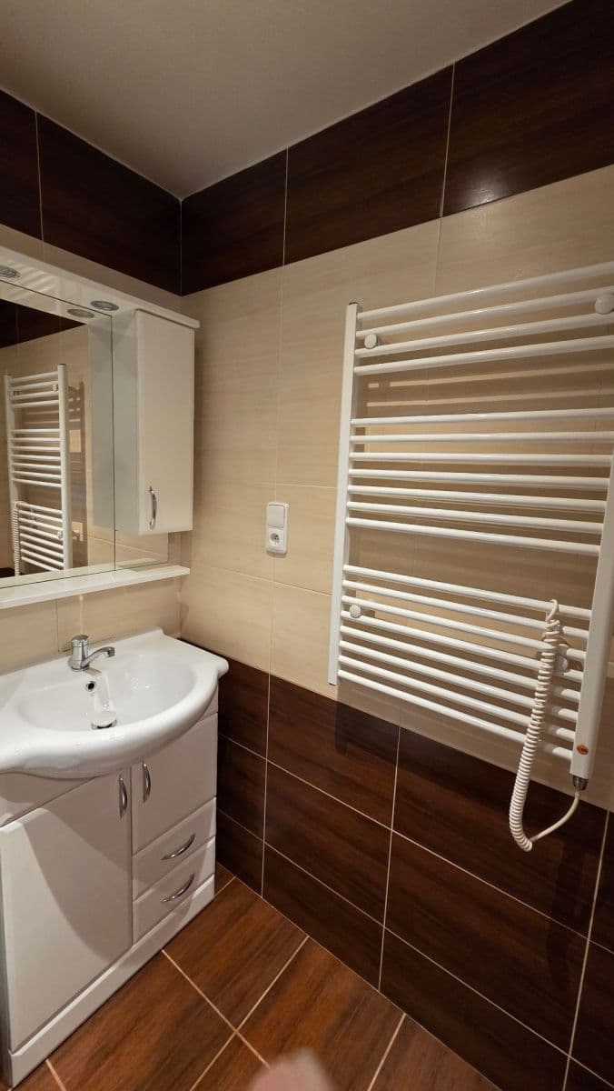 Prenájom bytu 3-izbový 71 m², Jungmannova, Hradec Králové, Královéhradecký kraj Prenájom bytu 3-izbový 71 m², Jungmannova, Hradec Králové, Královéhradecký kraj