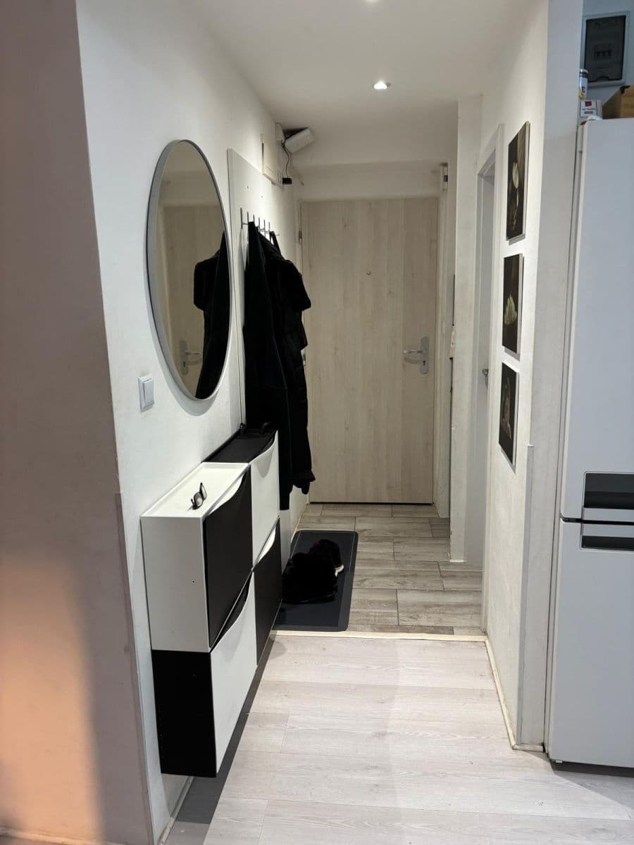 Prenájom bytu 3-izbový 56 m², Sobínská, Praha, Praha Prenájom bytu 3-izbový 56 m², Sobínská, Praha, Praha