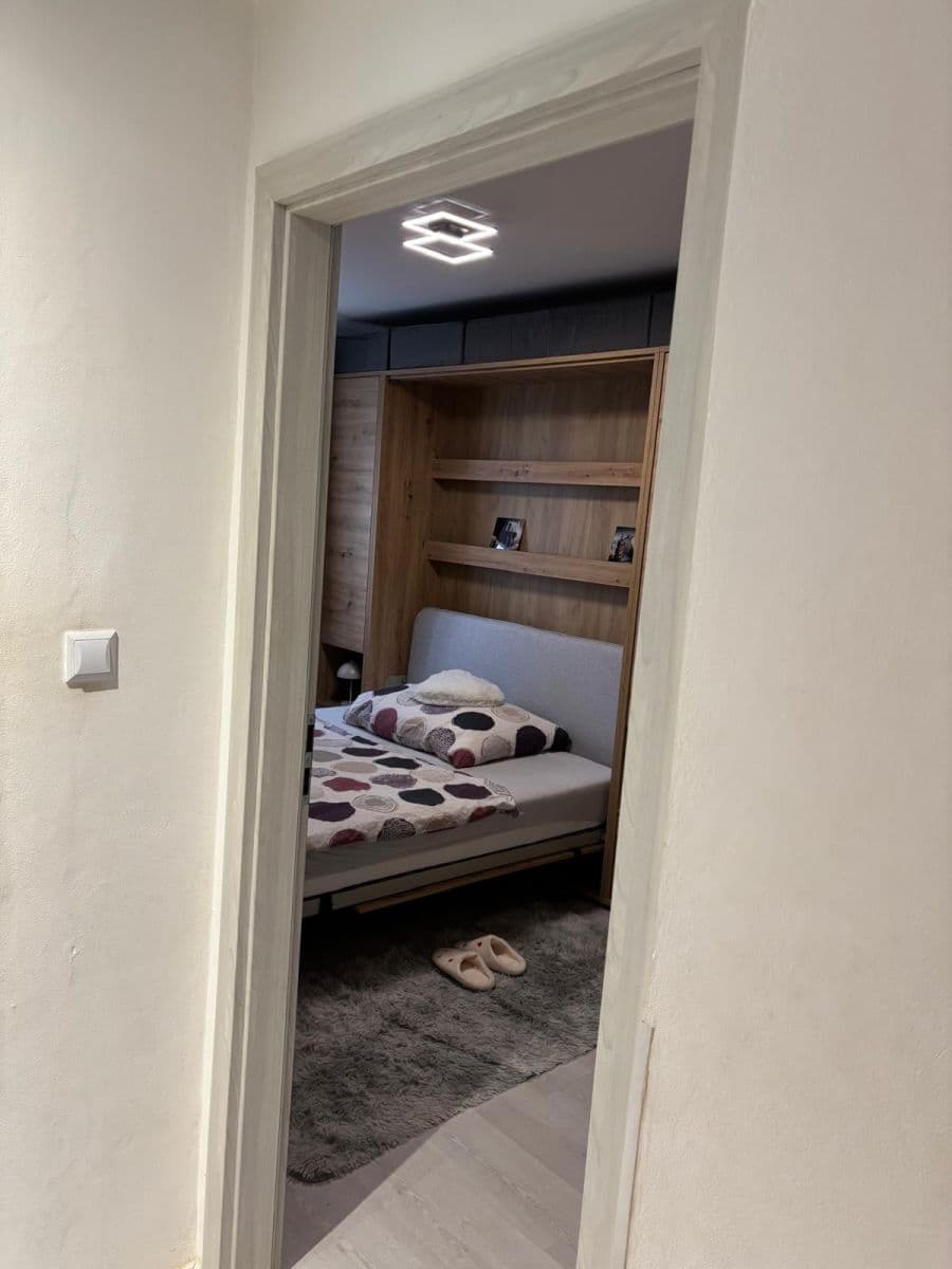 Prenájom bytu 3-izbový 56 m², Sobínská, Praha, Praha Prenájom bytu 3-izbový 56 m², Sobínská, Praha, Praha