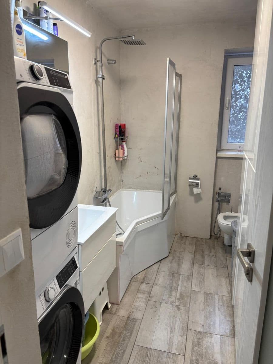 Prenájom bytu 3-izbový 56 m², Sobínská, Praha, Praha Prenájom bytu 3-izbový 56 m², Sobínská, Praha, Praha