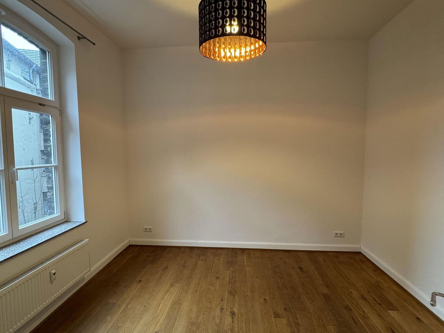 Prenájom bytu 4-izbový 112 m², Trimbornstrasse, Köln, Severné Porýnie - Westfálsko Prenájom bytu 4-izbový 112 m², Trimbornstrasse, Köln, Severné Porýnie - Westfálsko