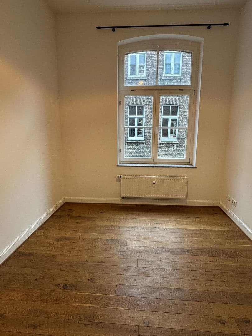 Prenájom bytu 4-izbový 112 m², Trimbornstrasse, Köln, Severné Porýnie - Westfálsko Prenájom bytu 4-izbový 112 m², Trimbornstrasse, Köln, Severné Porýnie - Westfálsko