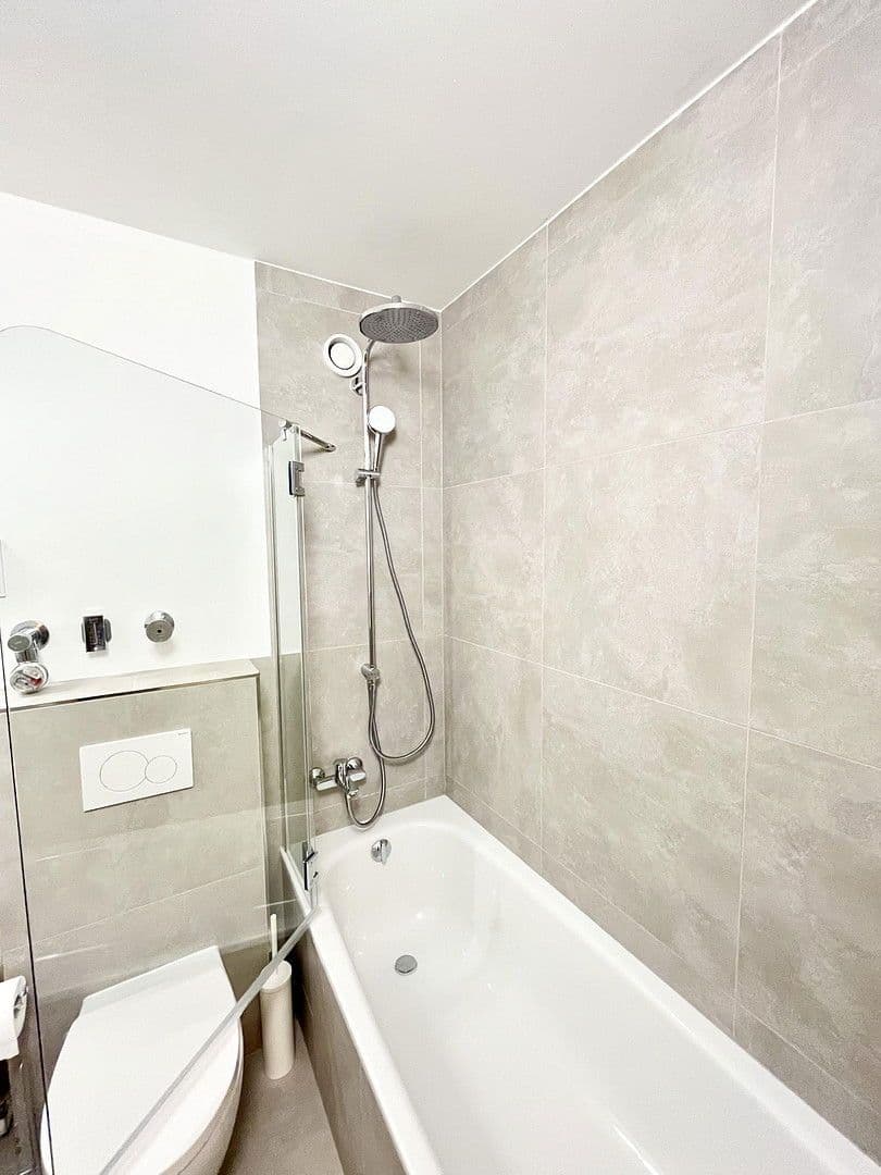 Prenájom bytu 3-izbový 65 m², München, Bavorsko Prenájom bytu 3-izbový 65 m², München, Bavorsko