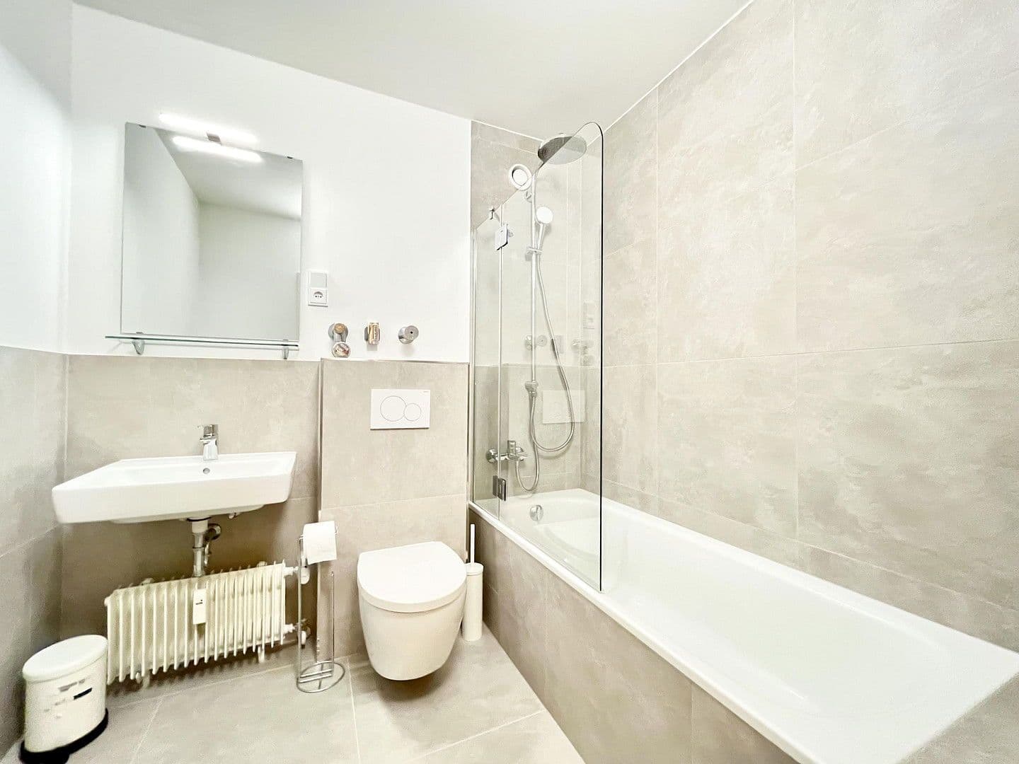 Prenájom bytu 3-izbový 65 m², München, Bavorsko Prenájom bytu 3-izbový 65 m², München, Bavorsko