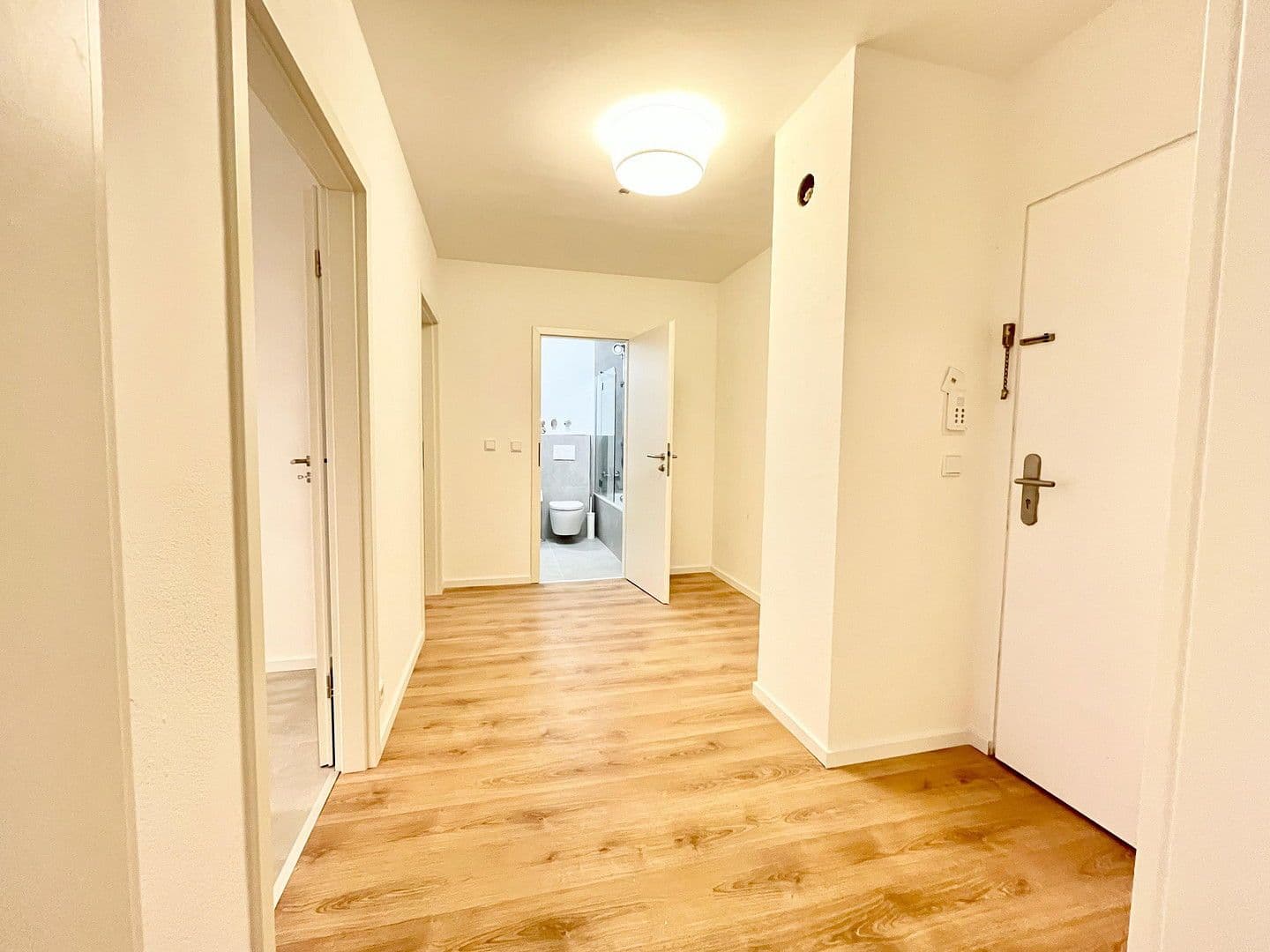 Prenájom bytu 3-izbový 65 m², München, Bavorsko Prenájom bytu 3-izbový 65 m², München, Bavorsko