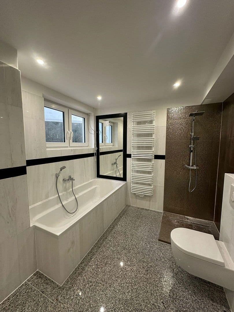 Prenájom bytu 3-izbový 115 m², Rauschener Allee 4, Berlin, Berlín Prenájom bytu 3-izbový 115 m², Rauschener Allee 4, Berlin, Berlín