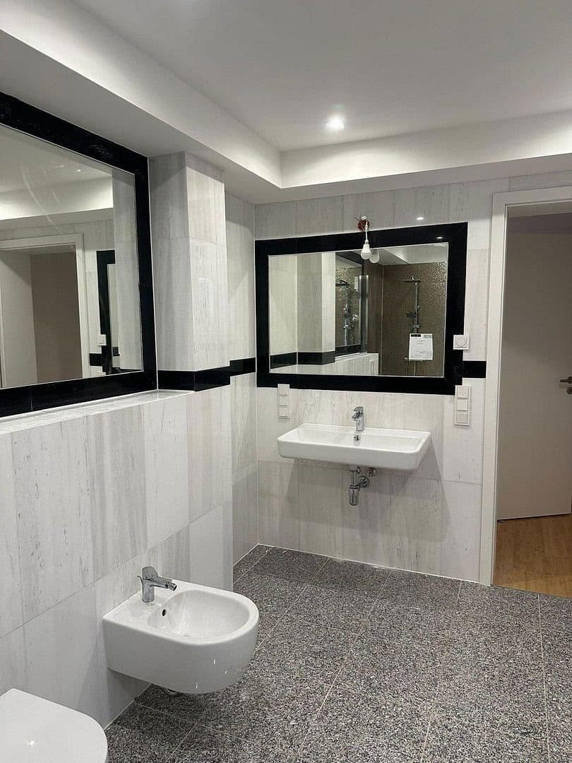 Prenájom bytu 3-izbový 115 m², Rauschener Allee 4, Berlin, Berlín Prenájom bytu 3-izbový 115 m², Rauschener Allee 4, Berlin, Berlín