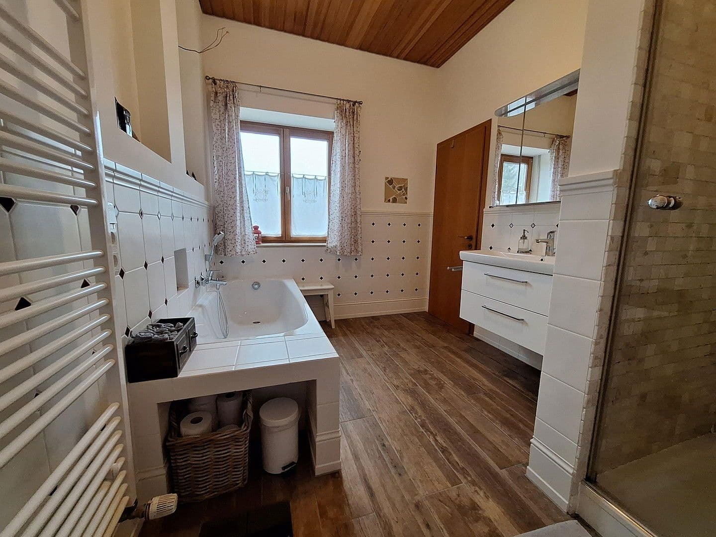 Predaj domu 300 m², pozemek 971 m², Dietfurt an der Altmühl, Bavorsko Predaj domu 300 m², pozemek 971 m², Dietfurt an der Altmühl, Bavorsko