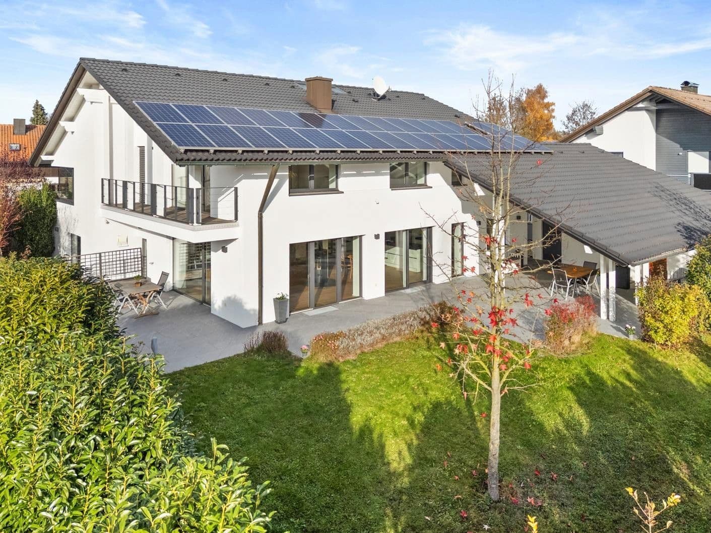 Predaj domu 303 m², pozemek 1.035 m², Bürgermeister-Huber-Straße 21, Loiching, Bavorsko Predaj domu 303 m², pozemek 1.035 m², Bürgermeister-Huber-Straße 21, Loiching, Bavorsko