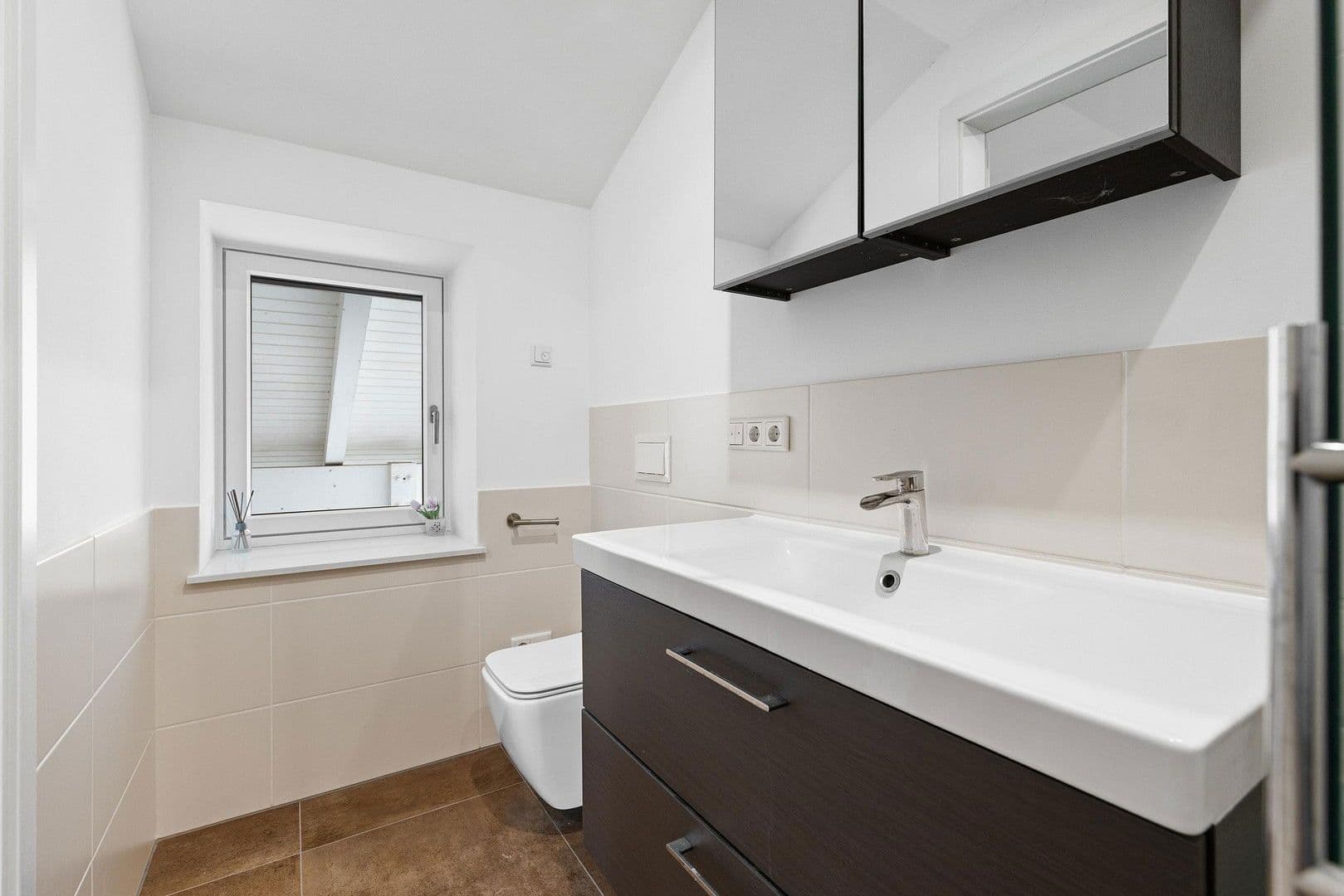 Predaj domu 303 m², pozemek 1.035 m², Bürgermeister-Huber-Straße 21, Loiching, Bavorsko Predaj domu 303 m², pozemek 1.035 m², Bürgermeister-Huber-Straße 21, Loiching, Bavorsko