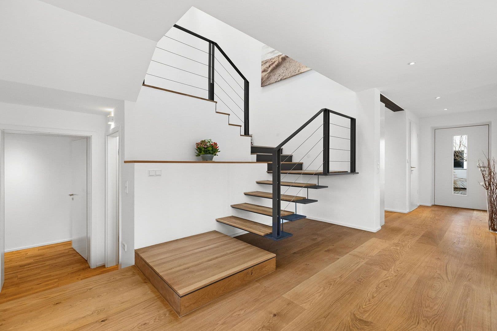 Predaj domu 303 m², pozemek 1.035 m², Bürgermeister-Huber-Straße 21, Loiching, Bavorsko Predaj domu 303 m², pozemek 1.035 m², Bürgermeister-Huber-Straße 21, Loiching, Bavorsko