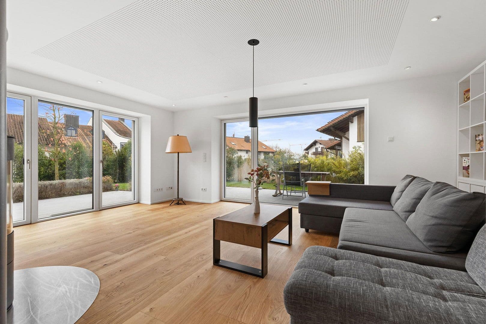 Predaj domu 303 m², pozemek 1.035 m², Bürgermeister-Huber-Straße 21, Loiching, Bavorsko Predaj domu 303 m², pozemek 1.035 m², Bürgermeister-Huber-Straße 21, Loiching, Bavorsko