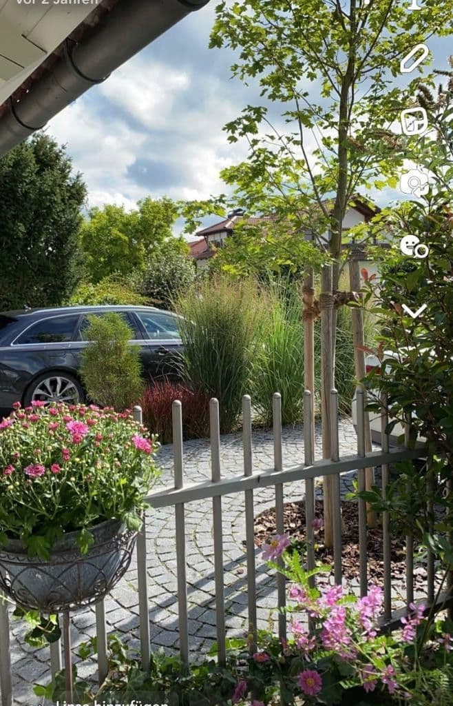 Predaj domu 303 m², pozemek 1.035 m², Bürgermeister-Huber-Straße 21, Loiching, Bavorsko Predaj domu 303 m², pozemek 1.035 m², Bürgermeister-Huber-Straße 21, Loiching, Bavorsko