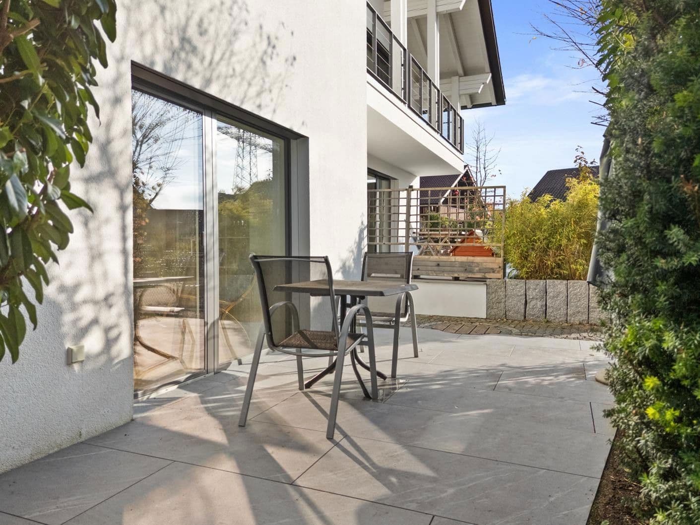 Predaj domu 303 m², pozemek 1.035 m², Bürgermeister-Huber-Straße 21, Loiching, Bavorsko Predaj domu 303 m², pozemek 1.035 m², Bürgermeister-Huber-Straße 21, Loiching, Bavorsko