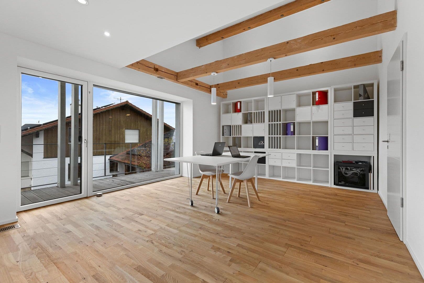 Predaj domu 303 m², pozemek 1.035 m², Bürgermeister-Huber-Straße 21, Loiching, Bavorsko Predaj domu 303 m², pozemek 1.035 m², Bürgermeister-Huber-Straße 21, Loiching, Bavorsko