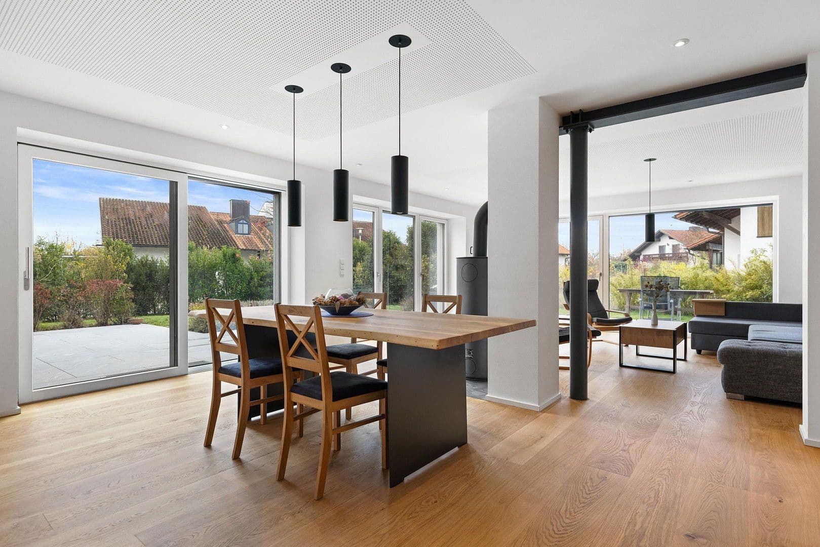 Predaj domu 303 m², pozemek 1.035 m², Bürgermeister-Huber-Straße 21, Loiching, Bavorsko Predaj domu 303 m², pozemek 1.035 m², Bürgermeister-Huber-Straße 21, Loiching, Bavorsko