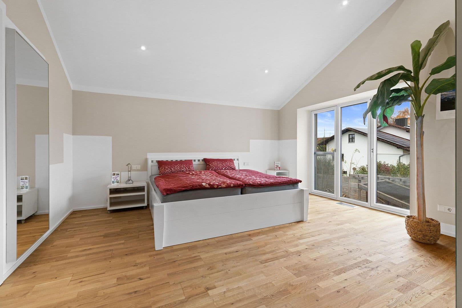 Predaj domu 303 m², pozemek 1.035 m², Bürgermeister-Huber-Straße 21, Loiching, Bavorsko Predaj domu 303 m², pozemek 1.035 m², Bürgermeister-Huber-Straße 21, Loiching, Bavorsko