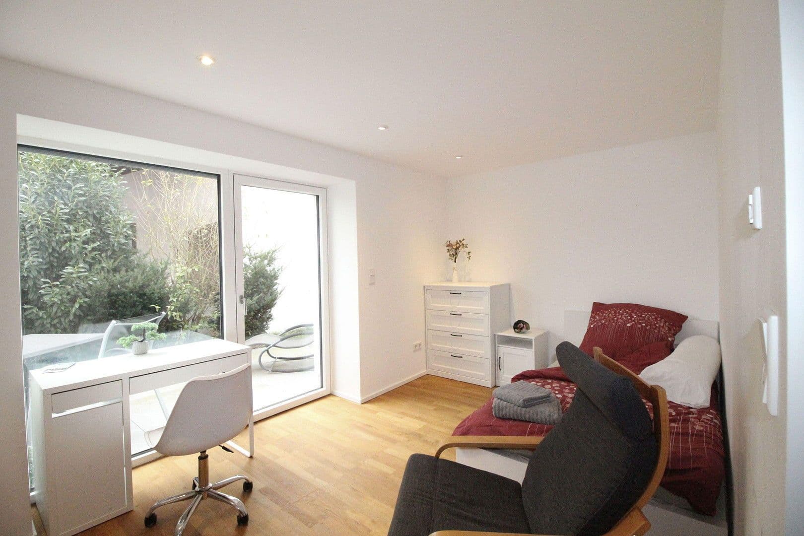 Predaj domu 303 m², pozemek 1.035 m², Bürgermeister-Huber-Straße 21, Loiching, Bavorsko Predaj domu 303 m², pozemek 1.035 m², Bürgermeister-Huber-Straße 21, Loiching, Bavorsko