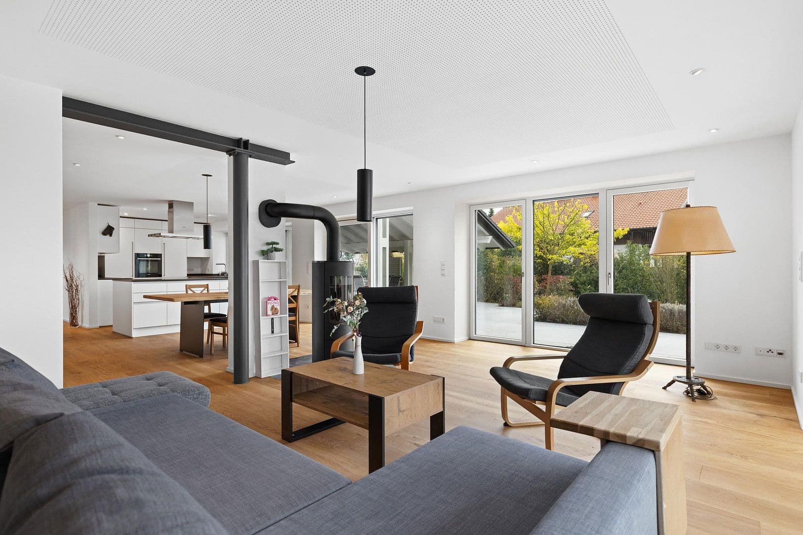 Predaj domu 303 m², pozemek 1.035 m², Bürgermeister-Huber-Straße 21, Loiching, Bavorsko Predaj domu 303 m², pozemek 1.035 m², Bürgermeister-Huber-Straße 21, Loiching, Bavorsko