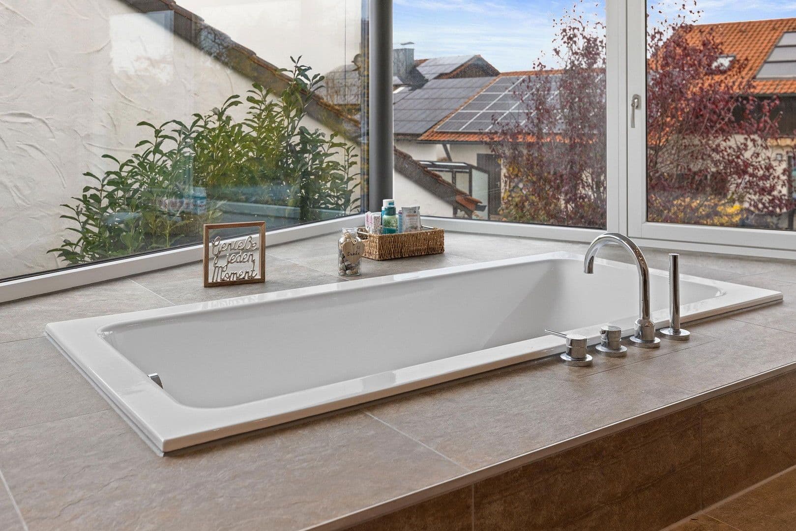 Predaj domu 303 m², pozemek 1.035 m², Bürgermeister-Huber-Straße 21, Loiching, Bavorsko Predaj domu 303 m², pozemek 1.035 m², Bürgermeister-Huber-Straße 21, Loiching, Bavorsko