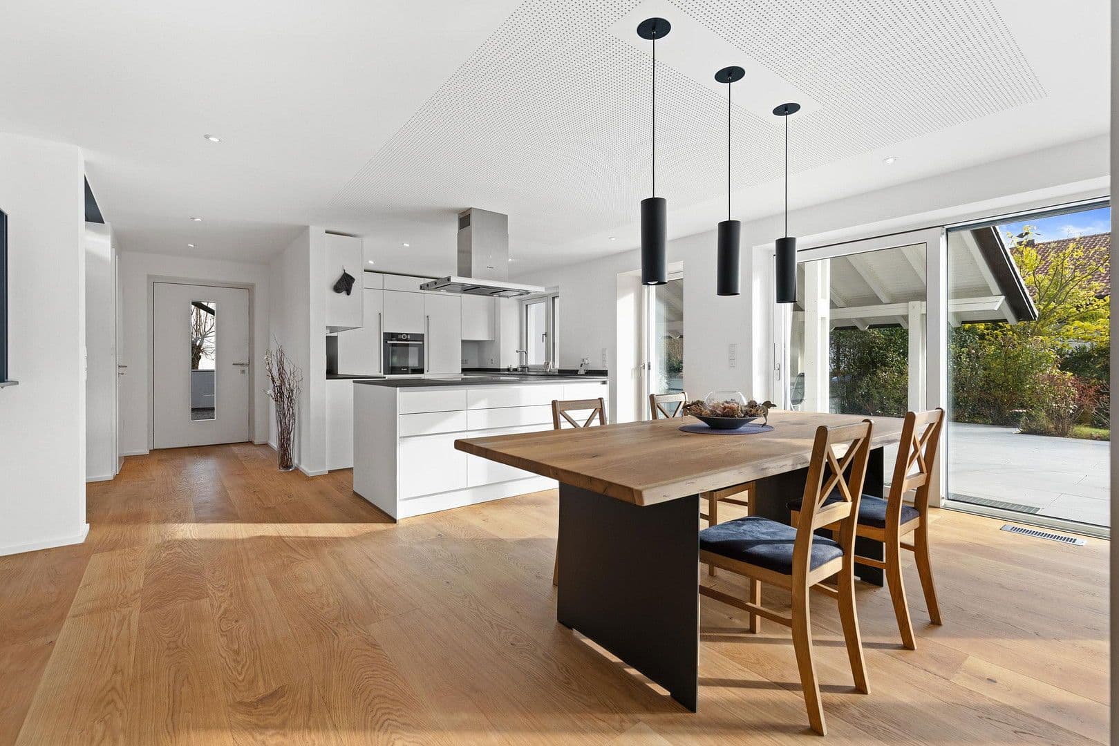 Predaj domu 303 m², pozemek 1.035 m², Bürgermeister-Huber-Straße 21, Loiching, Bavorsko Predaj domu 303 m², pozemek 1.035 m², Bürgermeister-Huber-Straße 21, Loiching, Bavorsko