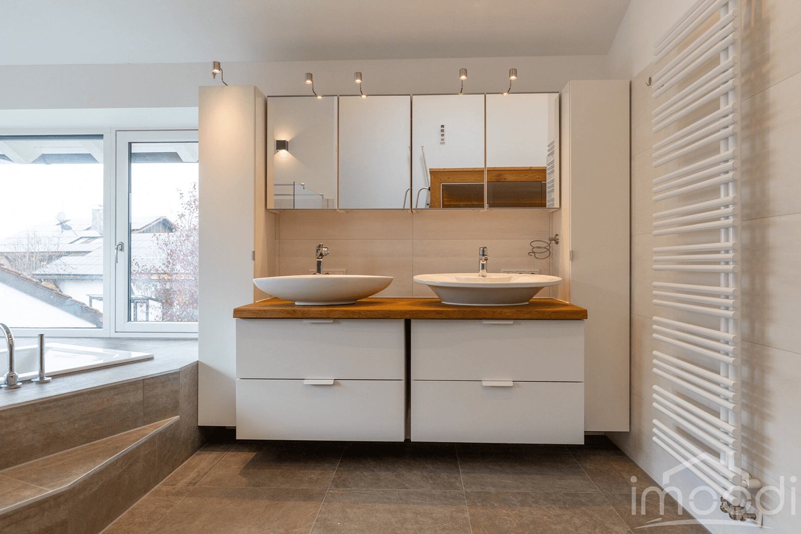 Predaj domu 303 m², pozemek 1.035 m², Bürgermeister-Huber-Straße 21, Loiching, Bavorsko Predaj domu 303 m², pozemek 1.035 m², Bürgermeister-Huber-Straße 21, Loiching, Bavorsko