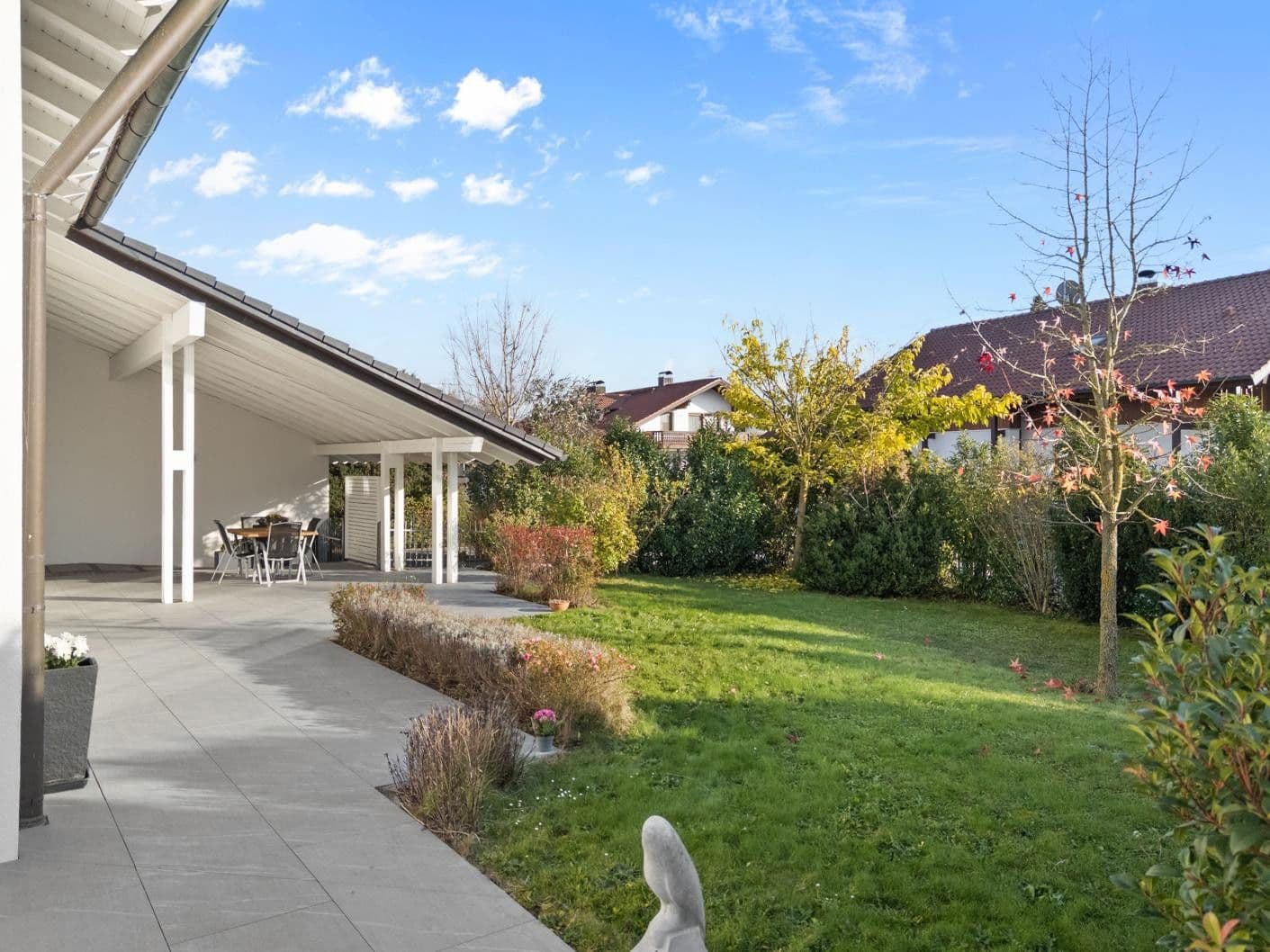 Predaj domu 303 m², pozemek 1.035 m², Bürgermeister-Huber-Straße 21, Loiching, Bavorsko Predaj domu 303 m², pozemek 1.035 m², Bürgermeister-Huber-Straße 21, Loiching, Bavorsko