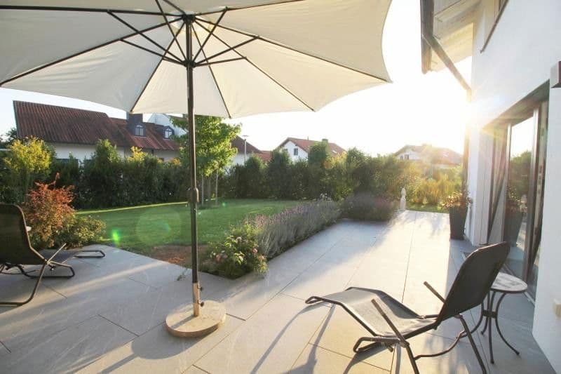 Predaj domu 303 m², pozemek 1.035 m², Bürgermeister-Huber-Straße 21, Loiching, Bavorsko Predaj domu 303 m², pozemek 1.035 m², Bürgermeister-Huber-Straße 21, Loiching, Bavorsko