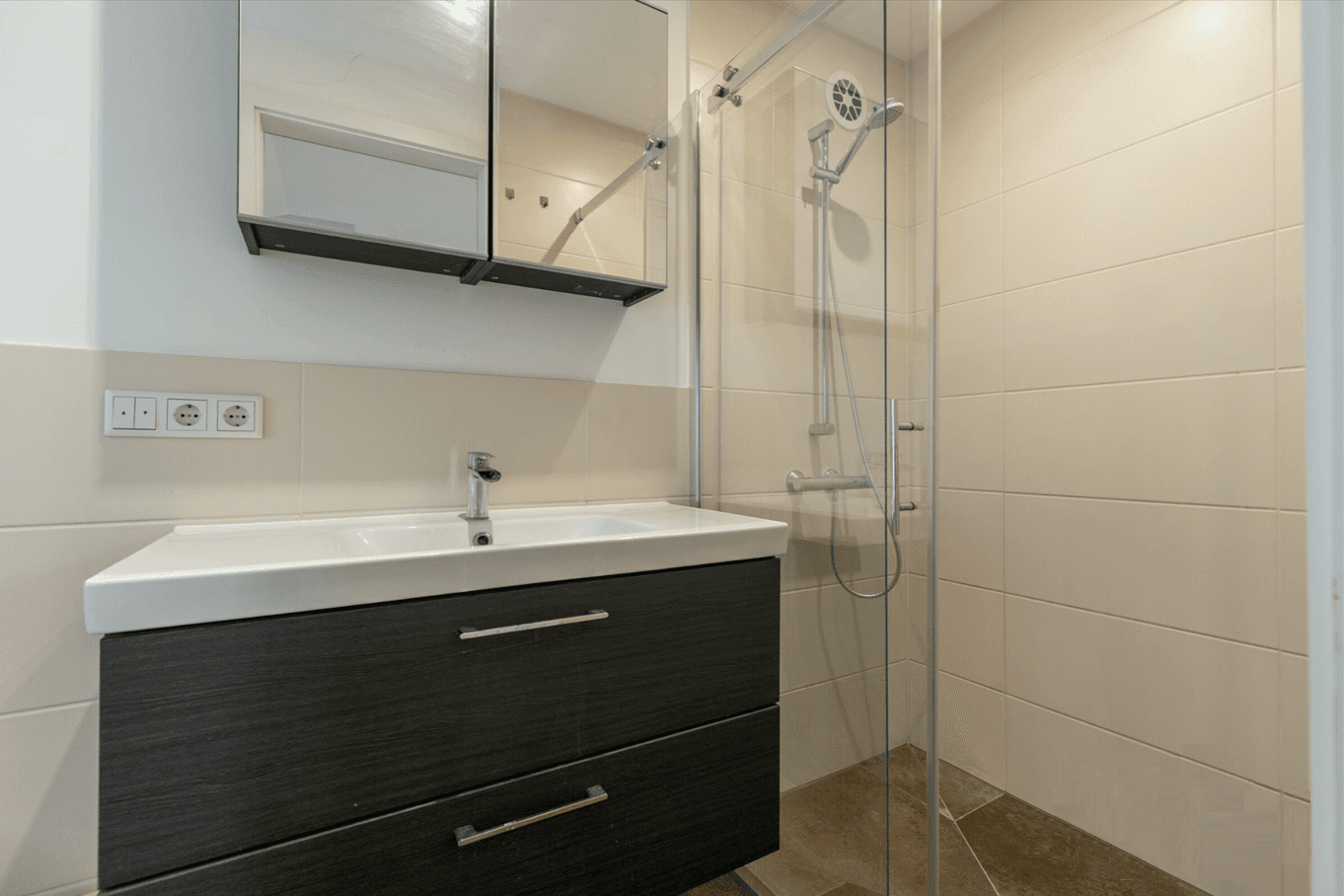 Predaj domu 303 m², pozemek 1.035 m², Bürgermeister-Huber-Straße 21, Loiching, Bavorsko Predaj domu 303 m², pozemek 1.035 m², Bürgermeister-Huber-Straße 21, Loiching, Bavorsko