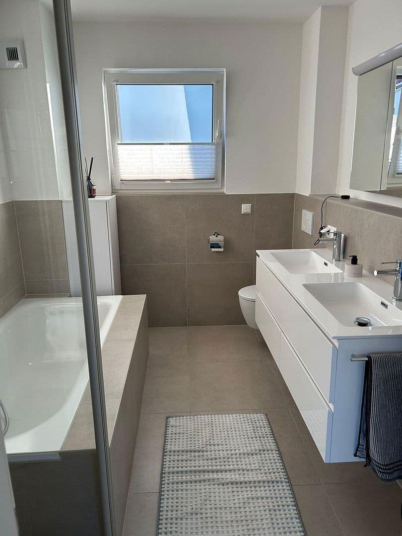 Prenájom bytu 4-izbový 106 m², Kennedystraße 96, Maintal, Hesensko Prenájom bytu 4-izbový 106 m², Kennedystraße 96, Maintal, Hesensko