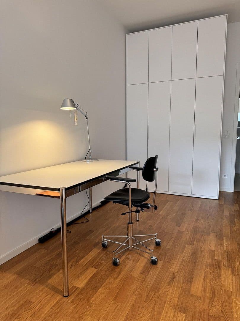 Prenájom bytu 2-izbový 77 m², Pariser Str. 23, Berlin, Berlín Prenájom bytu 2-izbový 77 m², Pariser Str. 23, Berlin, Berlín