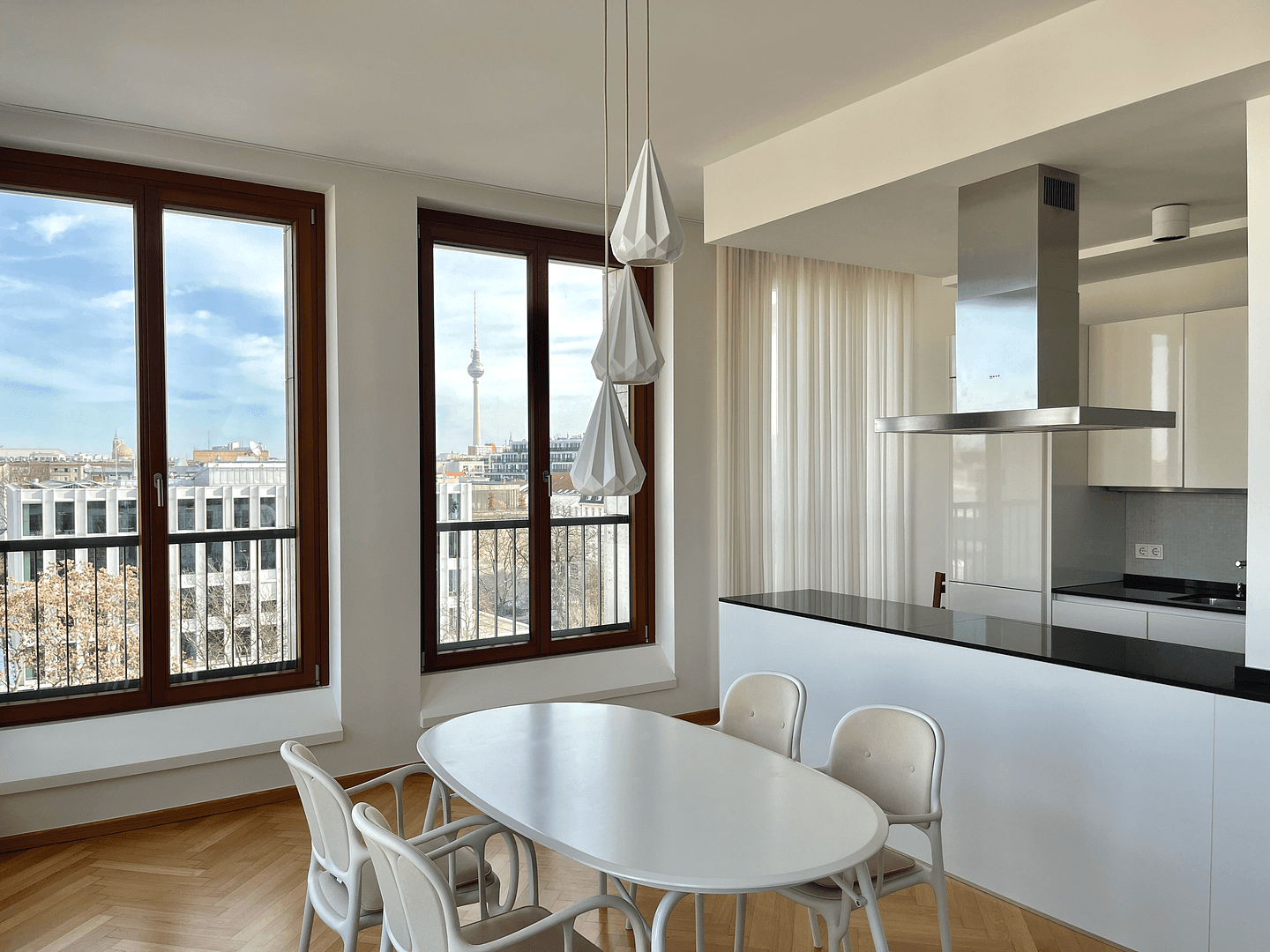 Prenájom bytu 3-izbový 120 m², Berlin, Berlín Prenájom bytu 3-izbový 120 m², Berlin, Berlín