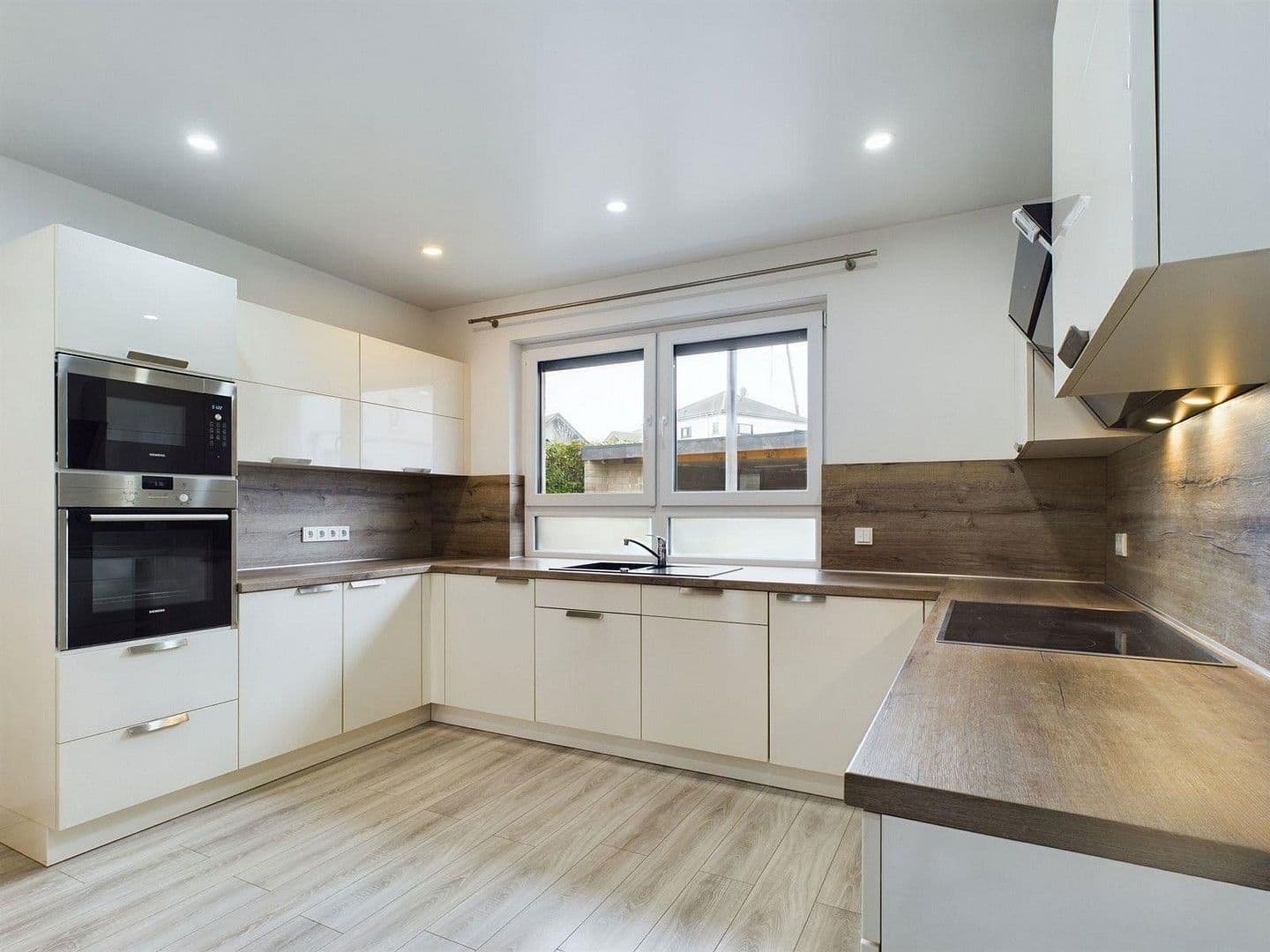 Predaj domu 182 m², pozemek 802 m², Konken, Porýnie-Falcko Predaj domu 182 m², pozemek 802 m², Konken, Porýnie-Falcko