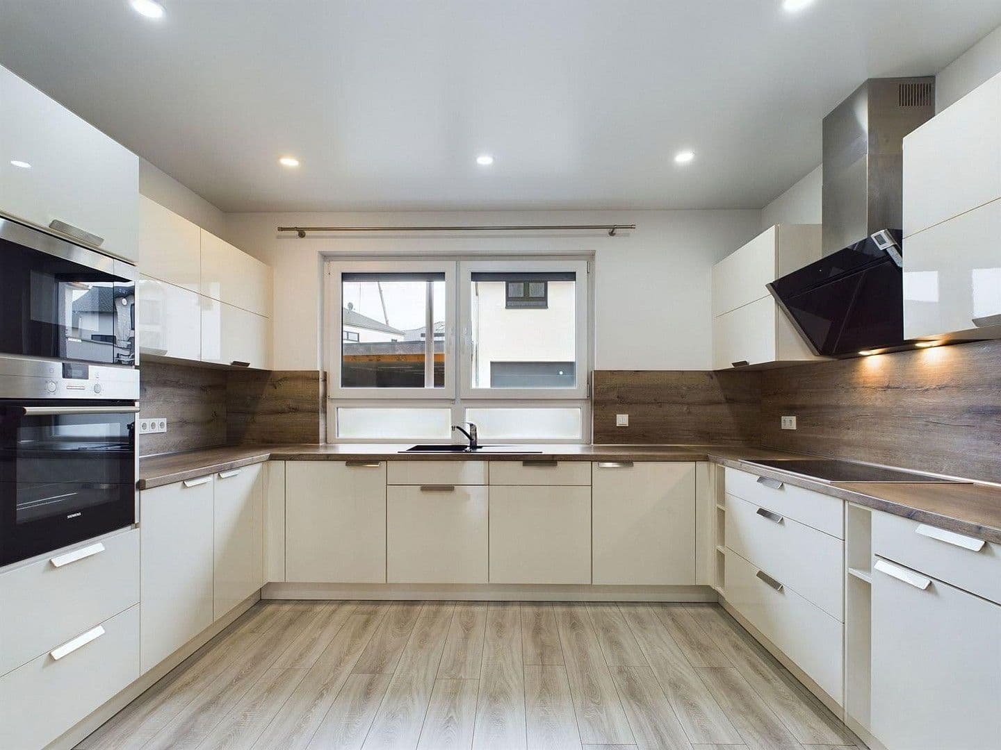 Predaj domu 182 m², pozemek 802 m², Konken, Porýnie-Falcko Predaj domu 182 m², pozemek 802 m², Konken, Porýnie-Falcko