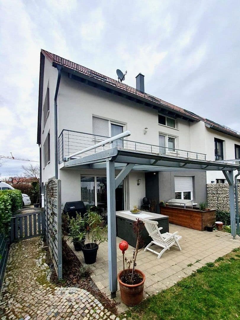 Predaj domu 220 m², pozemek 338 m², Baltmannsweiler, Bádensko-Wurttembersko Predaj domu 220 m², pozemek 338 m², Baltmannsweiler, Bádensko-Wurttembersko