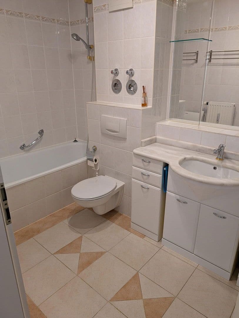 Prenájom bytu 5-izbový 104 m², Ingolstädter Straße 209, München, Bavorsko Prenájom bytu 5-izbový 104 m², Ingolstädter Straße 209, München, Bavorsko