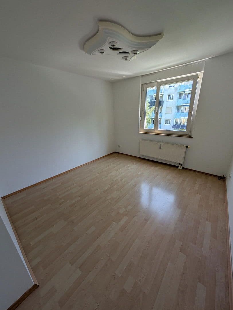 Prenájom bytu 5-izbový 104 m², Ingolstädter Straße 209, München, Bavorsko Prenájom bytu 5-izbový 104 m², Ingolstädter Straße 209, München, Bavorsko