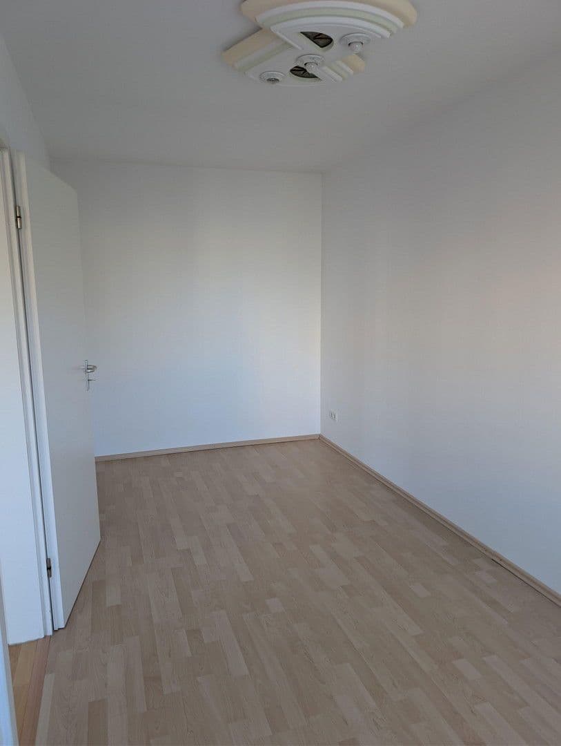 Prenájom bytu 5-izbový 104 m², Ingolstädter Straße 209, München, Bavorsko Prenájom bytu 5-izbový 104 m², Ingolstädter Straße 209, München, Bavorsko