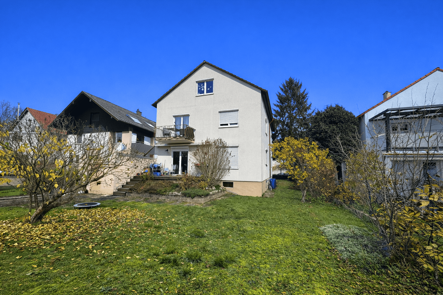 Predaj domu 273 m², pozemek 566 m², Karlsruhe, Bádensko-Wurttembersko Predaj domu 273 m², pozemek 566 m², Karlsruhe, Bádensko-Wurttembersko